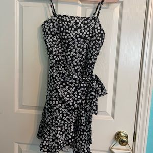 Cute black and white floral wrap dress, Size XS